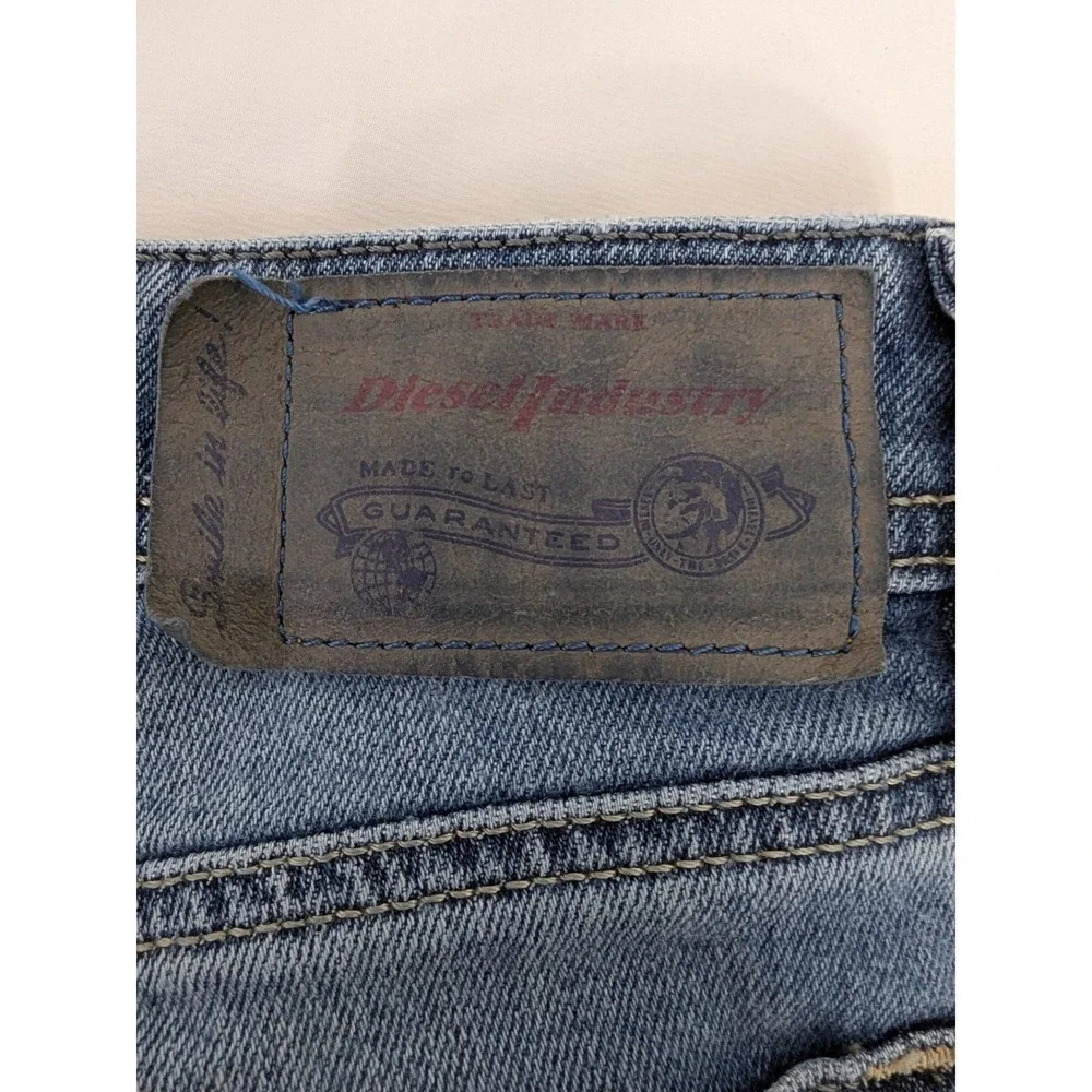 Diesel Waykee Regular Straight Medium Wash Denim Buttonfly Jeans Mens Size 30‎